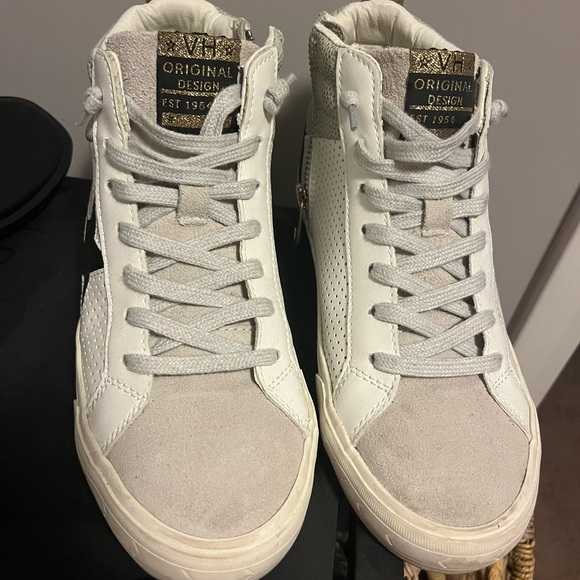 Vintage Havana White and Black Star High-Top Sneakers - Picture 2 of 6